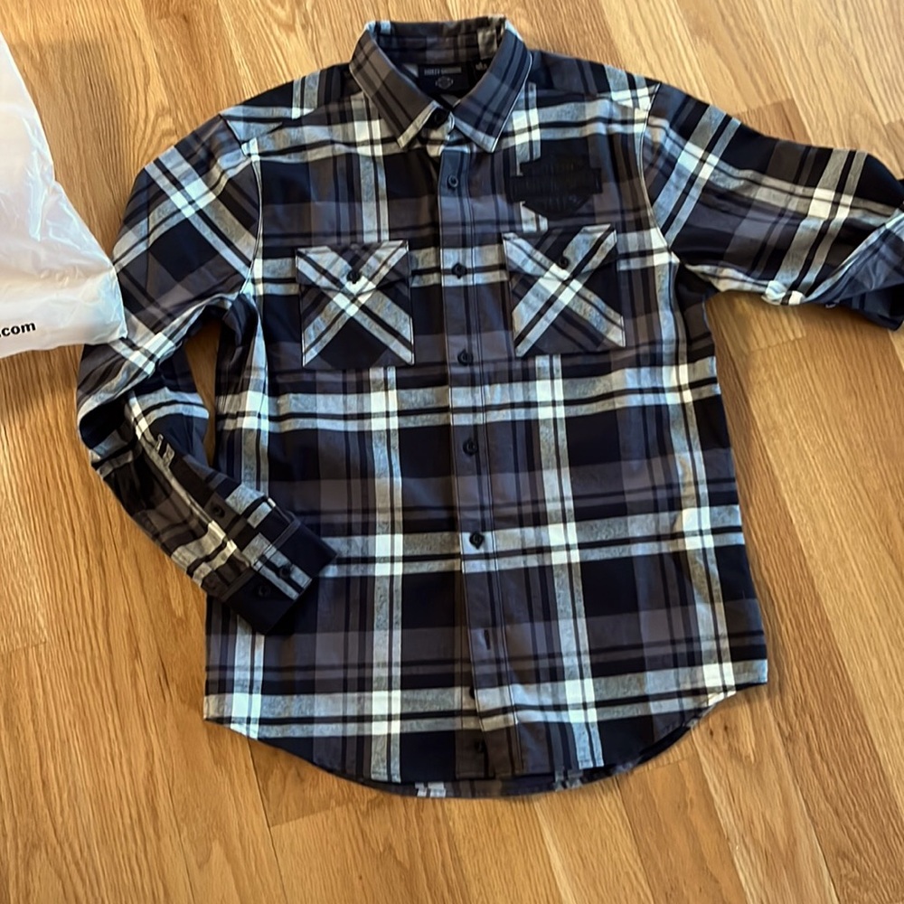 New with tags. Men’s Harley Davidson button down Size L.